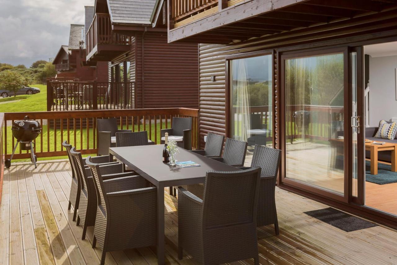 Skylark Sleeps 8 Private Hot Tub & Dogs Welcome Nr Padstow, Resort Pool Bar & Watersports St Columb Major Exterior photo