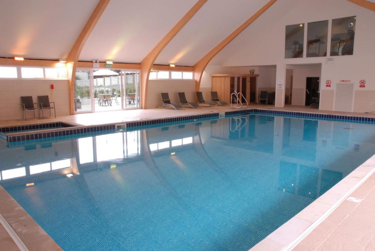 Skylark Sleeps 8 Private Hot Tub & Dogs Welcome Nr Padstow, Resort Pool Bar & Watersports St Columb Major Exterior photo